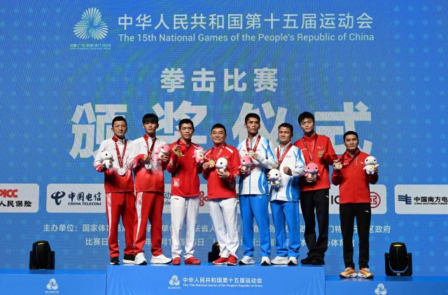 (251113) -- SHENZHEN, Nov. 13, 2025 (Xinhua) -- Gold medalist Lyu Ping (3rd L) of Guizhou, silver medalist Chen Xinlin (2nd L) of Guangdong and bronze medalists Chen Zhihao (4th R) of Zhejiang and Qian Jiahao (2nd R) of Chengdu Sport University pose with their coaches during the awarding ceremony for the men's 57kg of boxing at China's 15th National Games in Shenzhen, south China's Guangdong Province, Nov. 13, 2025. (Xinhua/Yang Guanyu)