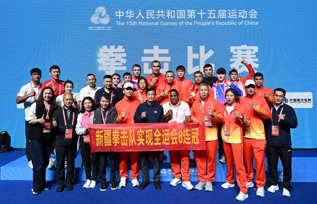 (251113) -- SHENZHEN, Nov. 13, 2025 (Xinhua) -- Team Xinjiang celebrate after the awarding ceremony for the men's 71kg of boxing at China's 15th National Games in Shenzhen, south China's Guangdong Province, Nov. 13, 2025. (Xinhua/Yang Guanyu)