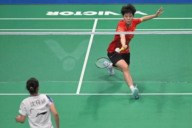 (251113) -- SHENZHEN, Nov. 13, 2025 (Xinhua) -- Xu Wenjing of Jiangsu competes against Shen Ziyan of Guangdong during the U18 women's team final of badminton between Jiangsu and Guangdong at China's 15th National Games in Shenzhen, south China's Guangdong Province, Nov. 13, 2025. (Xinhua/Zhang Long)