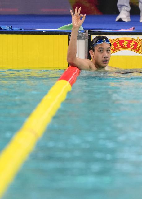 (251113) -- SHENZHEN, Nov. 13, 2025 (Xinhua) -- Zhang Zhanshuo of Shandong reacts after the men's 800m freestyle final of swimming at China's 15th National Games in Shenzhen, south China's Guangdong Province, Nov. 13, 2025. (Xinhua/Xia Yifang)