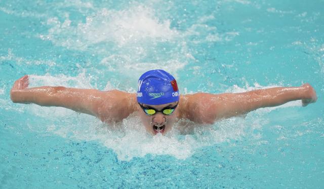 (251113) -- SHENZHEN, Nov. 13, 2025 (Xinhua) -- Chen Juner of Guangdong competes during the men's 200m butterfly final of swimming at China's 15th National Games in Shenzhen, south China's Guangdong Province, Nov. 13, 2025. (Xinhua/Tenzin Nyida)