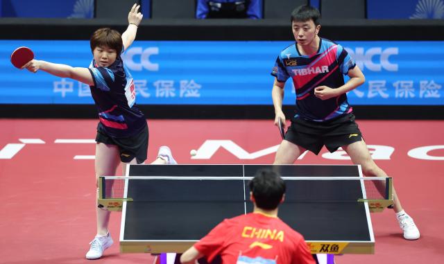 (251113) -- MACAO, Nov. 13, 2025 (Xinhua) -- Chen Yuanyu/Kuai Man (top L) compete during the table tennis mixed doubles semifinal match between Chen Xingtong/Xu Haidong of Liaoning and Chen Yuanyu/Kuai Man of Jiangsu at China's 15th National Games in Macao, south China, Nov. 13, 2025. (Xinhua/Liu Xu)