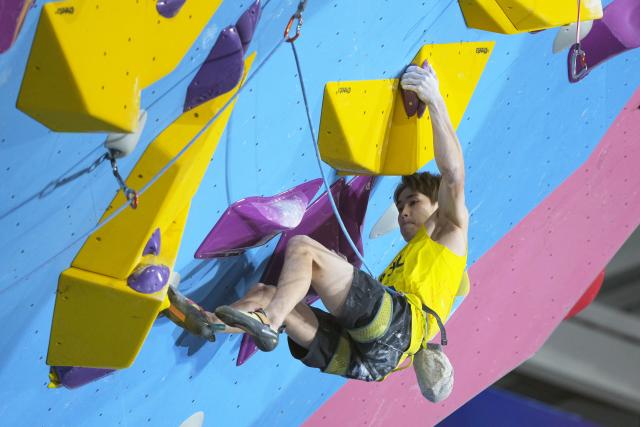 (251113) -- GUANGZHOU, Nov. 13, 2025 (Xinhua) -- Pan Yufei of Hubei competes during the men's lead final of sport climbing at China's 15th National Games in Guangzhou, south China's Guangdong Province, Nov. 13, 2025. (Xinhua/Jigme Dorji)
