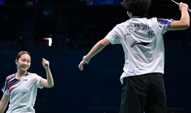 (251113) -- SHENZHEN, Nov. 13, 2025 (Xinhua) -- Huang Kexin/Li Menghan of Guangdong react while competing against Liu Yinuo/Zhou Huijia of Jiangsu during the U18 women's team final of badminton between Jiangsu and Guangdong at China's 15th National Games in Shenzhen, south China's Guangdong Province, Nov. 13, 2025. (Xinhua/Li He)