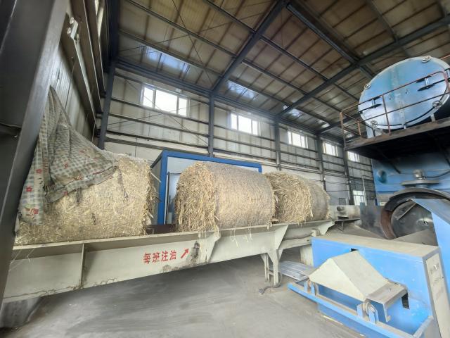 (251113) -- SHENYANG, Nov. 13, 2025 (Xinhua) -- This photo taken on July 25, 2025 shows bundled corn stalks kept at a biomass heating company in Fuxin Mongolian Autonomous County, northeast China's Liaoning Province. TO GO WITH "China Focus: Green energy sparks a warmer winter in rural China" (Xinhua/Wu Jiangmin)