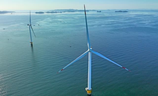 (251113) -- SHENYANG, Nov. 13, 2025 (Xinhua) -- An aerial drone photo taken on Sept. 13, 2023 shows offshore wind turbines in the waters of Zhuanghe City, northeast China's Liaoning Province. TO GO WITH "China Focus: Green energy sparks a warmer winter in rural China" (Xinhua/Yang Qing)