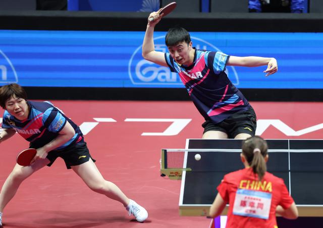 (251113) -- MACAO, Nov. 13, 2025 (Xinhua) -- Chen Yuanyu (top R)/Kuai Man compete during the table tennis mixed doubles semifinal match between Chen Xingtong/Xu Haidong of Liaoning and Chen Yuanyu/Kuai Man of Jiangsu at China's 15th National Games in Macao, south China, Nov. 13, 2025. (Xinhua/Liu Xu)