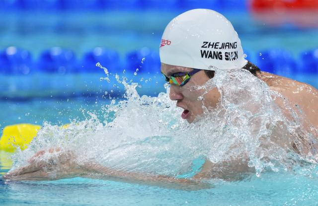 (251113) -- SHENZHEN, Nov. 13, 2025 (Xinhua) -- Wang Shun of Zhejiang competes during the men's 200m individual medley semifinal of swimming at China's 15th National Games in Shenzhen, south China's Guangdong Province, Nov. 13, 2025. (Xinhua/Du Yu)