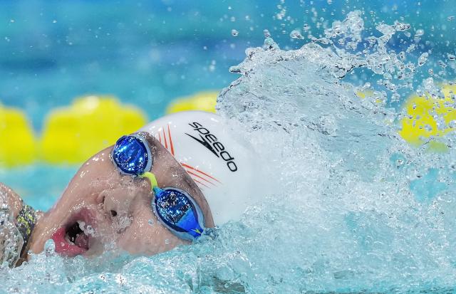 (251113) -- SHENZHEN, Nov. 13, 2025 (Xinhua) -- Wu Qingfeng of team Zhejiang competes during the mixed 4x100m medley relay final of swimming at China's 15th National Games in Shenzhen, south China's Guangdong Province, Nov. 13, 2025. (Xinhua/Du Yu)