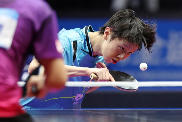 (251113) -- MACAO, Nov. 13, 2025 (Xinhua) -- Sun Yang of Beijing serves while competing against Huang Xunan of Guangdong during the U18 men's team final match of table tennis between Beijing and Guangdong at China's 15th National Games in Macao, south China, Nov. 13, 2025. (Xinhua/Chen Bin)