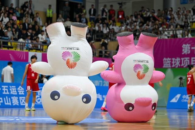 (251113) -- ZHONGSHAN, Nov. 13, 2025 (Xinhua) -- Mascots are seen during the U18 women's final match of basketball between Shandong and Jiangsu at China's 15th National Games in Zhongshan, south China's Guangdong Province, Nov. 13, 2025. (Xinhua/Ding Lei)
