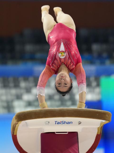 (251113) -- ZHAOQING, Nov. 13, 2025 (Xinhua) -- Zhao Jiayi of Hubei competes in vault during the artistic gymnastics women's team final at China's 15th National Games in Zhaoqing, south China's Guangdong Province, Nov. 13, 2025. (Xinhua/Xu Bingjie)
