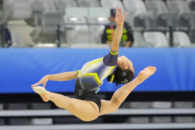 (251113) -- ZHAOQING, Nov. 13, 2025 (Xinhua) -- Zhang Wanning of Henan competes in floor exercise during the artistic gymnastics women's team final at China's 15th National Games in Zhaoqing, south China's Guangdong Province, Nov. 13, 2025. (Xinhua/Xu Bingjie)