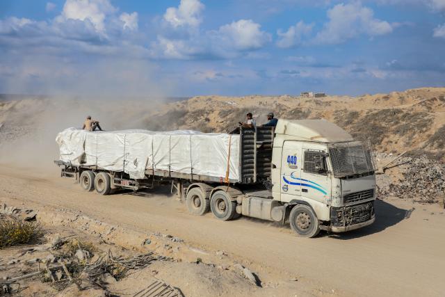 (251113) -- GAZA, Nov. 13, 2025 (Xinhua) -- Photo taken on Nov. 13, 2025 shows a truck that carries commercial goods and enters through the Zikim crossing in northern Gaza Strip. Israel said on Wednesday it has reopened the Zikim crossing to allow humanitarian aid trucks into northern Gaza. (Photo by Rizek Abdeljawad/Xinhua)