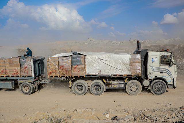 (251113) -- GAZA, Nov. 13, 2025 (Xinhua) -- Photo taken on Nov. 13, 2025 shows a truck that carries commercial goods and enters through the Zikim crossing in northern Gaza Strip. Israel said on Wednesday it has reopened the Zikim crossing to allow humanitarian aid trucks into northern Gaza. (Photo by Rizek Abdeljawad/Xinhua)