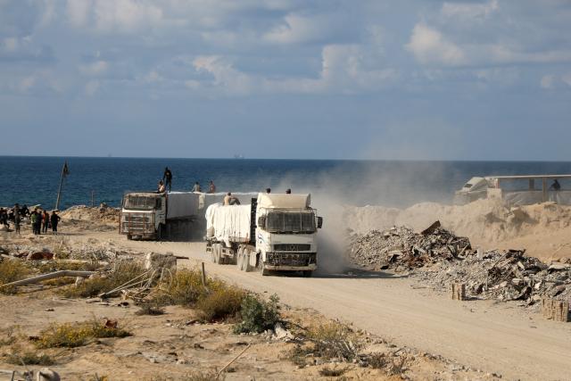 (251113) -- GAZA, Nov. 13, 2025 (Xinhua) -- Photo taken on Nov. 13, 2025 shows trucks that carry commercial goods and enter through the Zikim crossing in northern Gaza Strip. Israel said on Wednesday it has reopened the Zikim crossing to allow humanitarian aid trucks into northern Gaza. (Photo by Rizek Abdeljawad/Xinhua)