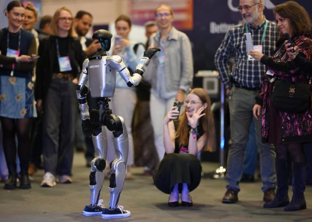 (251114) -- BEIJING, Nov. 14, 2025 (Xinhua) -- A robot of Unitree Robotics interacts with attendees at the Web Summit in Lisbon, Portugal, Nov. 12, 2025. (Xinhua)