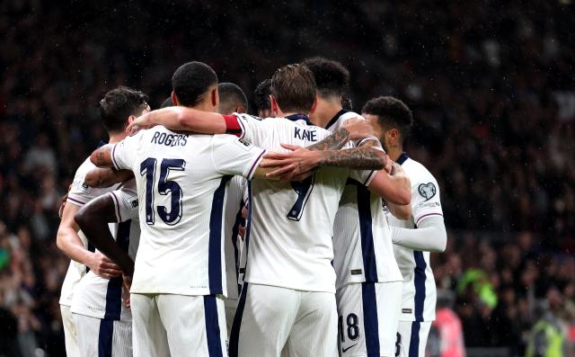 (251114) -- LONDON, Nov. 14, 2025 (Xinhua) -- England's players celebrate scoring during the World Cup 2026 European Qualifiers group K football match between England and Serbia in London, Britain, Nov. 13, 2025. (Xinhua/Li Ying)