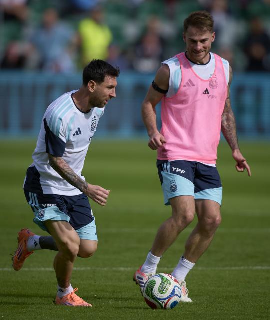 (251114) -- ELCHE, Nov. 14, 2025 (Xinhua) -- Lionel Messi (L) and Alexis Mac Allister of the Argentina national football team attend a training session at Martinez Valero Stadium in Elche, Spain, on Nov. 13, 2025. (Str/Xinhua)