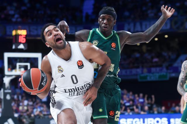 (251114) -- MADRID, Nov. 14, 2025 (Xinhua) -- Trey Lyles (L) of Real Madrid vies with Kendrick Nunn of Panathinaikos Aktor Athens during the regular season 11th round of the Euroleague basketball match between Real Madrid of Spain and Panathinaikos Aktor Athens of Greece at Movistar Arena in Madrid, Spain, on Nov. 13, 2025. (Photo by Gustavo Valiente/Xinhua)