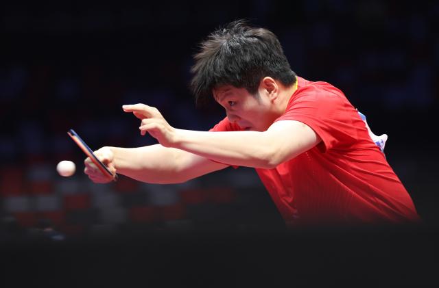 (251114) -- MACAO, Nov. 14, 2025 (Xinhua) -- Fan Zhengdong of Shanghai returns a ball in the match against Sun Wen of Jiangsu during the men's team group A match of table tennis between Shanghai and Jiangsu at China's 15th National Games in Macao, south China, Nov. 14, 2025. (Xinhua/Liang Xu)