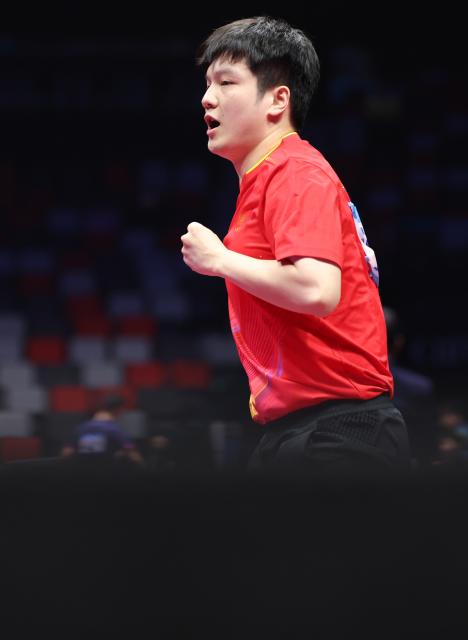 (251114) -- MACAO, Nov. 14, 2025 (Xinhua) -- Fan Zhengdong of Shanghai celebrates scoring in a match against Sun Wen of Jiangsu during the men's team group A match of table tennis between Shanghai and Jiangsu at China's 15th National Games in Macao, south China, Nov. 14, 2025. (Xinhua/Liang Xu)