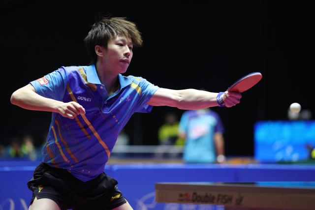 (251114) -- MACAO, Nov. 14, 2025 (Xinhua) -- Lin Gaoyuan of Guangdong competes against Cai Wei of Zhejiang during the men's team group C match of table tennis between Guangdong and Zhejiang at China's 15th National Games in Macao, south China, Nov. 14, 2025. (Xinhua/Sun Fanyue)