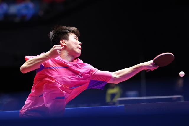 (251114) -- MACAO, Nov. 14, 2025 (Xinhua) -- Chen Xuanyi of Hebei hits a return during the U18 men's singles semifinal match of table tennis between Zhou Jinquan of Shanghai and Chen Xuanyi of Hebei at China's 15th National Games in Macao, south China, Nov. 14, 2025. (Xinhua/Liang Xu)
