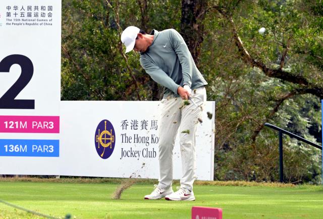 (251114) -- HONG KONG, Nov. 14, 2025 (Xinhua) -- Ding Wenyi of Tianjin competes during the second round of men's team/individual match of golf at China's 15th National Games in Hong Kong, south China, Nov. 14, 2025. (Xinhua/Lo Ping Fai)