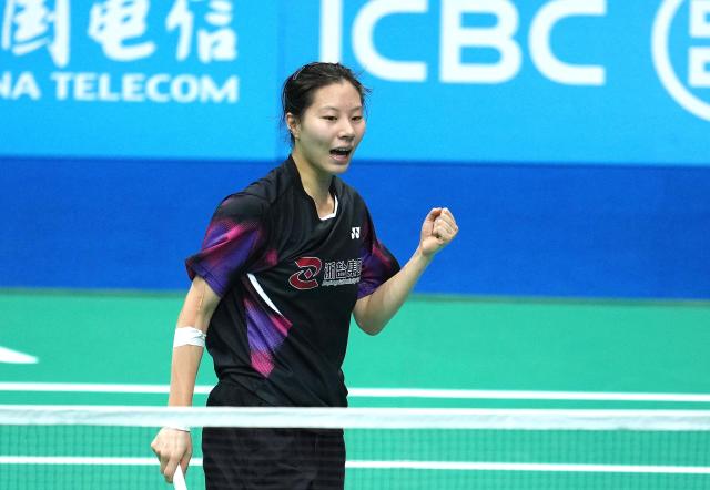 (251114) -- SHENZHEN, Nov. 14, 2025 (Xinhua) -- Chen Yinuo of Zhejiang celebrates after winning the match against Sun Liyuan of Jiangsu during the women's team final of badminton between Jiangsu and Zhejiang at China's 15th National Games in Shenzhen, south China's Guangdong Province, Nov. 14, 2025. (Xinhua/Chen Sihan)