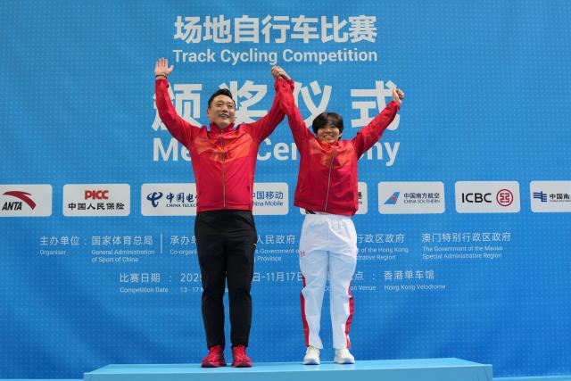 (251114) -- HONG KONG, Nov. 14, 2025 (Xinhua) -- Gold medalist Bao Shanju (R) of Henan celebrates with her coach during the awarding ceremony for the women's 250m time trial event of cycling track at China's 15th National Games in Hong Kong, south China, Nov. 14, 2025. (Xinhua/Wu Lu)