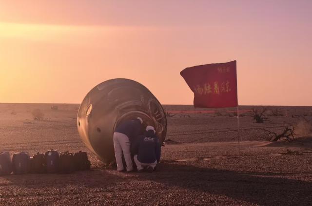 (251114) -- JIUQUAN, Nov. 14, 2025 (Xinhua) -- The return capsule of the Shenzhou-21 spaceship, carrying the Shenzhou-20 astronauts Chen Dong, Chen Zhongrui and Wang Jie, touches down at the Dongfeng landing site in north China's Inner Mongolia Autonomous Region, Nov. 14, 2025. (Photo by Wang Jiangbo/Xinhua)
