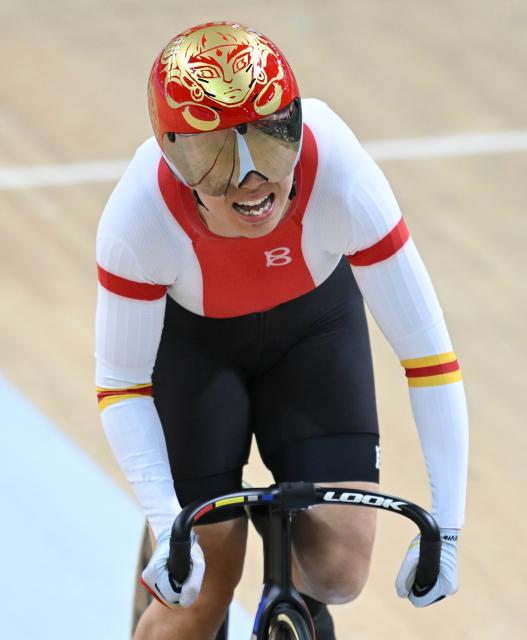 (251114) -- HONG KONG, Nov. 14, 2025 (Xinhua) -- Bao Shanju of Henan competes during the women's 250m time trial final of cycling track at China's 15th National Games in Hong Kong, south China, Nov. 14, 2025. (Xinhua/Hu Huhu)