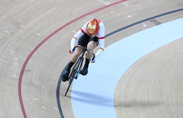 (251114) -- HONG KONG, Nov. 14, 2025 (Xinhua) -- Bao Shanju of Henan competes during the women's 250m time trial final of cycling track at China's 15th National Games in Hong Kong, south China, Nov. 14, 2025. (Xinhua/Hu Huhu)