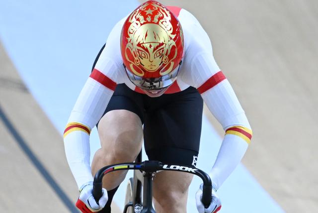 (251114) -- HONG KONG, Nov. 14, 2025 (Xinhua) -- Bao Shanju of Henan competes during the women's 250m time trial final of cycling track at China's 15th National Games in Hong Kong, south China, Nov. 14, 2025. (Xinhua/Hu Huhu)