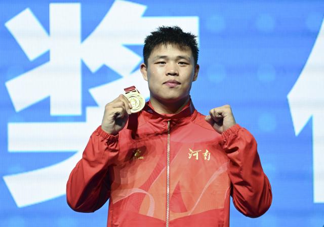 (251114) -- SHENZHEN, Nov. 14, 2025 (Xinhua) -- Gold medalist Han Xuezhen of Henan reacts during the awarding ceremony for the men's 92kg of boxing at China's 15th National Games in Shenzhen, south China's Guangdong Province, Nov. 14, 2025. (Xinhua/Yang Guanyu)