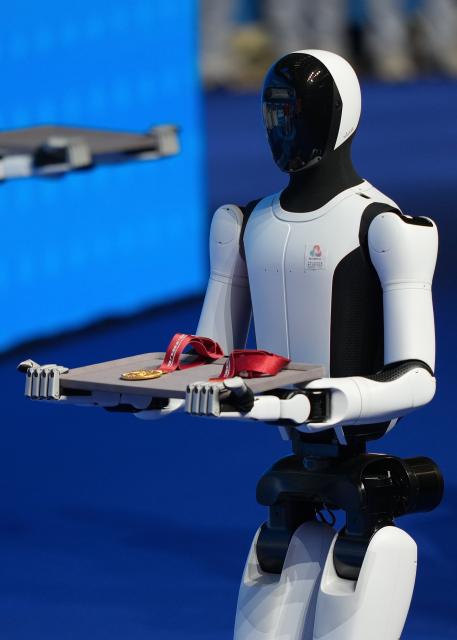 (251114) -- SHENZHEN, Nov. 14, 2025 (Xinhua) -- A humanoid robot is seen during the awarding ceremony for the men's 92kg of boxing at China's 15th National Games in Shenzhen, south China's Guangdong Province, Nov. 14, 2025. (Xinhua/Peng Yikai)