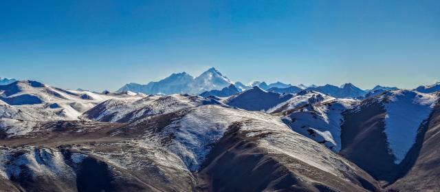(251114) -- TINGRI, Nov. 14, 2025 (Xinhua) -- A drone photo taken on Nov. 12, 2025 shows a view of Mount Qomolangma in Tingri County of Xigaze, southwest China's Xizang Autonomous Region. (Xinhua/Li Jian)