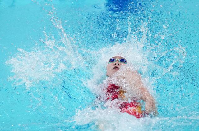 (251114) -- SHENZHEN, Nov. 14, 2025 (Xinhua) -- Wan Letian of Jiangxi competes during the women's 50m backstroke final of swimming at China's 15th National Games in Shenzhen, south China's Guangdong Province, Nov. 14, 2025. (Xinhua/Du Yu)