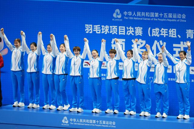 (251114) -- SHENZHEN, Nov. 14, 2025 (Xinhua) -- Gold medalists team Zhejiang pose during the awarding ceremony for the women's team of badminton at China's 15th National Games in Shenzhen, south China's Guangdong Province, Nov. 14, 2025. (Xinhua/Chen Sihan)