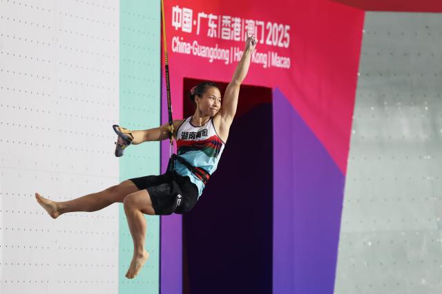 (251114) -- GUANGZHOU, Nov. 14, 2025 (Xinhua) -- Deng Lijuan of Hunan celebrates after winning the women's speed final of sport climbing at China's 15th National Games in Guangzhou, south China's Guangdong Province, Nov. 14, 2025. (Xinhua/Yang Shiyao)