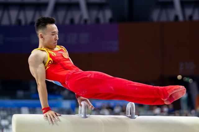 (251114) -- ZHAOQING, Nov. 14, 2025 (Xinhua) -- Xiao Ruoteng of Beijing competes in pommel horse during the artistic gymnastics men's individual all-around final at China's 15th National Games in Zhaoqing, south China's Guangdong Province, Nov. 14, 2025. (Xinhua/Du Zixuan)