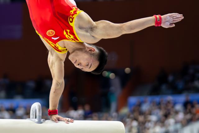 (251114) -- ZHAOQING, Nov. 14, 2025 (Xinhua) -- Xiao Ruoteng of Beijing competes in pommel horse during the artistic gymnastics men's individual all-around final at China's 15th National Games in Zhaoqing, south China's Guangdong Province, Nov. 14, 2025. (Xinhua/Du Zixuan)