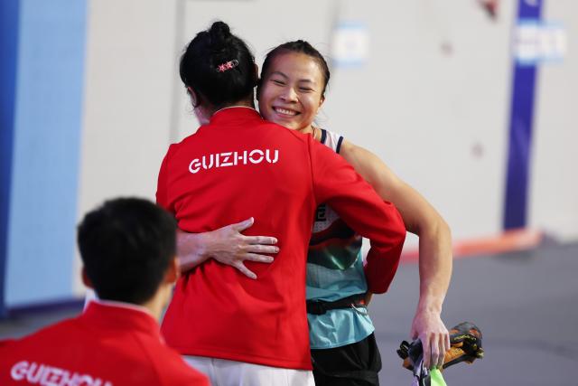 (251114) -- GUANGZHOU, Nov. 14, 2025 (Xinhua) -- Deng Lijuan of Hunan receives congratulations after winning the women's speed final of sport climbing at China's 15th National Games in Guangzhou, south China's Guangdong Province, Nov. 14, 2025. (Xinhua/Yang Shiyao)