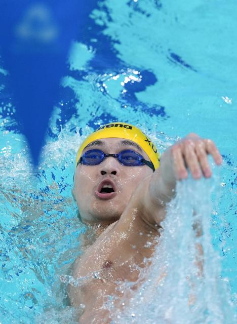 (251114) -- SHENZHEN, Nov. 14, 2025 (Xinhua) -- Xu Jiayu of Zhejiang competes during the men's 200m backstroke semifinal of swimming event at China's 15th National Games in Shenzhen, south China's Guangdong Province, Nov. 14, 2025. (Xinhua/Du Yu)