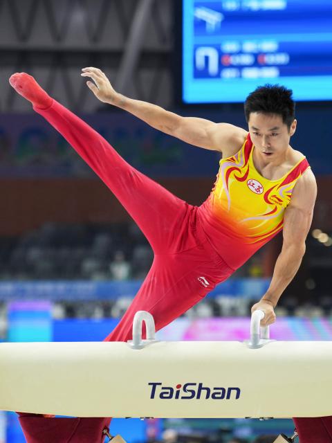(251114) -- ZHAOQING, Nov. 14, 2025 (Xinhua) -- You Hao of Jiangsu competes in pommel horse during the men's pommel horse-rings-parallel bars all-around final of artistic gymnastics at China's 15th National Games in Zhaoqing, south China's Guangdong Province, Nov. 14, 2025. (Xinhua/Xu Bingjie)