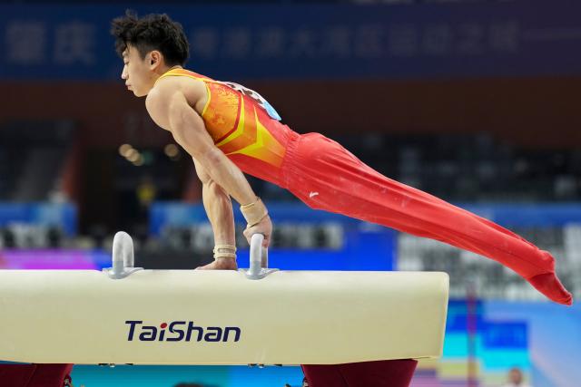(251114) -- ZHAOQING, Nov. 14, 2025 (Xinhua) -- Zou Jingyuan of Sichuan competes in pommel horse during the men's pommel horse-rings-parallel bars all-around final of artistic gymnastics at China's 15th National Games in Zhaoqing, south China's Guangdong Province, Nov. 14, 2025. (Xinhua/Xu Bingjie)