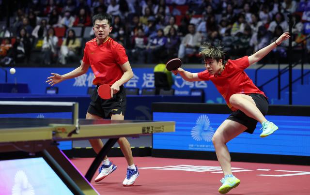 (251114) -- MACAO, Nov. 14, 2025 (Xinhua) -- Wang Yidi (R)/Yuan Licen compete during the mixed doubles bronze medal match of table tennis between Chen Xingtong/Xu Haidong of Liaoning and Wang Yidi/Yuan Licen of Liaoning at China's 15th National Games in Macao, south China, Nov. 14, 2025. (Xinhua/Sun Fanyue)