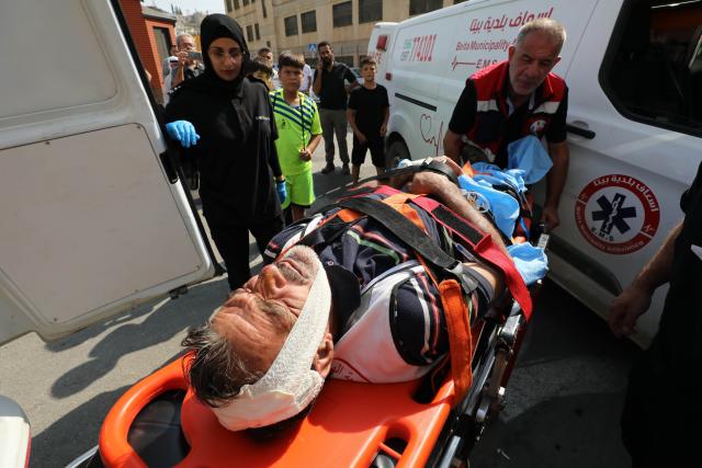 (251114) -- BEITA, Nov. 14, 2025 (Xinhua) -- Palestinian paramedics transfer the injured in the village of Beita, south of Nablus in the West Bank, on Nov. 8, 2025. TO GO WITH: "Letter from Mideast: Fear permeates harvest season in olive groves" (Photo by Nidal Eshtayeh/Xinhua)