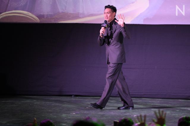 (251114) -- SINGAPORE, Nov. 14, 2025 (Xinhua) -- Director Jonathan Murray Chu attends the premiere of the film "Wicked: For Good" at the Universal Studios Singapore, in Singapore, on Nov. 13, 2025. (Photo by Then Chih Wey/Xinhua)